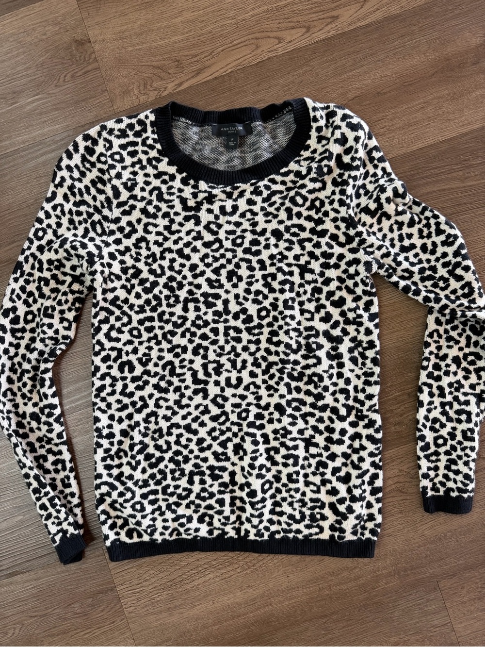 Ann Taylor Petite Black and White Leopard Crewneck Sweater Sz SP